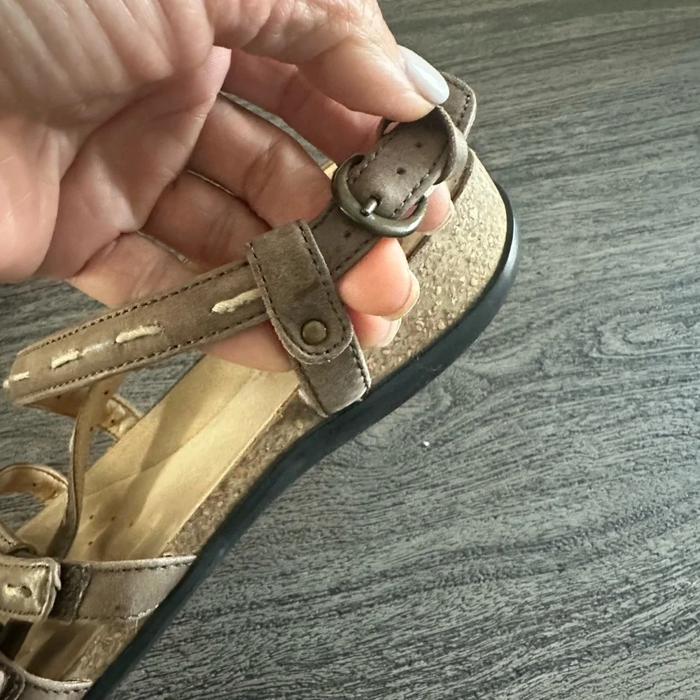 Elegant Beige Strappy Sandals